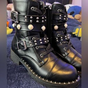 Fashion Nova Fashion Combat Boots size 8